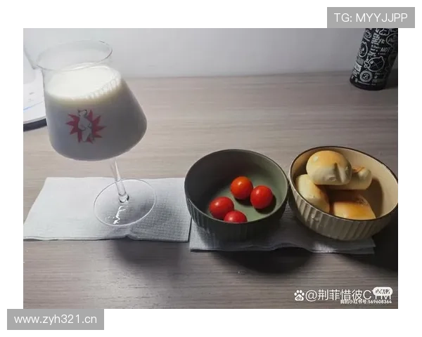 蔡赟家的早餐摆得像酒店自助，看到餐桌角落那件我彻底懵了